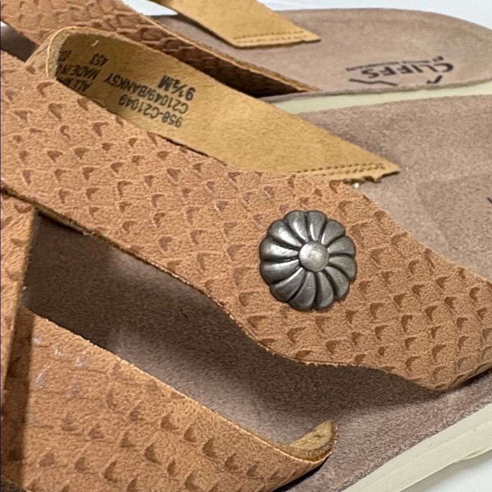 Cliffs by WHITE MOUNTAIN Brown Tan Textured Crisscross Slide Sandals - Picture 5 of 5